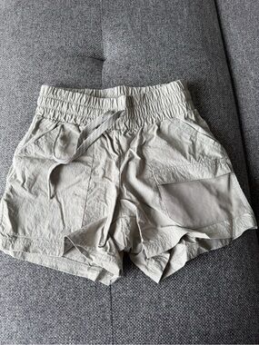 Avalanche Outdoor supply company grey shorts